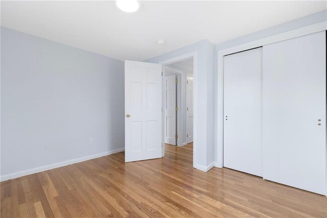 Building Photo - 4 Longmeadow Ave