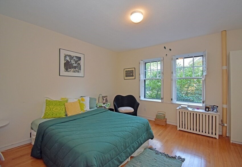 Building Photo - 993 Memorial Dr