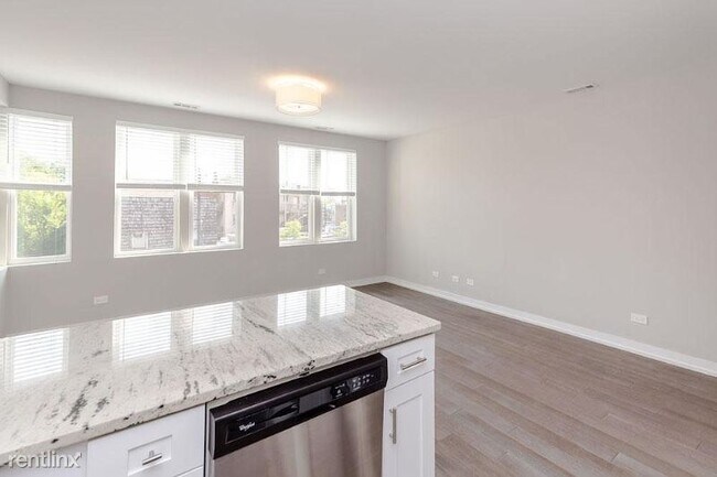 Building Photo - 2 br, 2 bath Townhome - 2907 Ellwood Ave