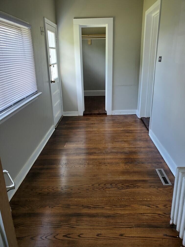 Mudroom with closet - 1722 Chapman Ave SW