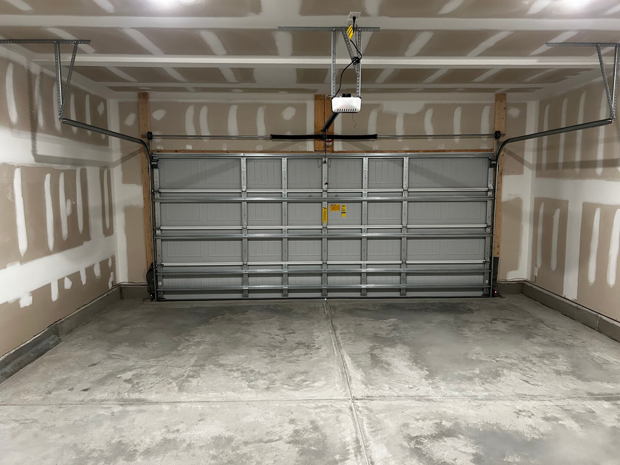 Building Photo - Room in House on Dimaggio Dr