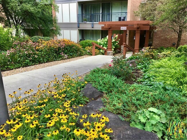 Primary Photo - 6000 Oakwood Dr