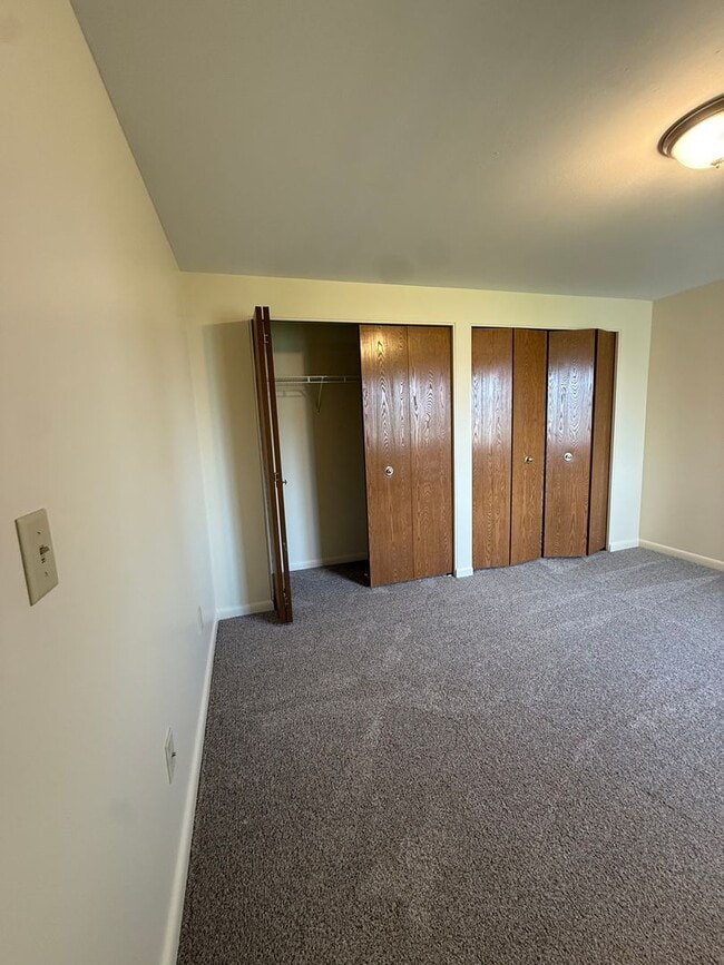 Building Photo - New Country Village