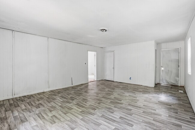 Building Photo - 7827 Rugby Ave