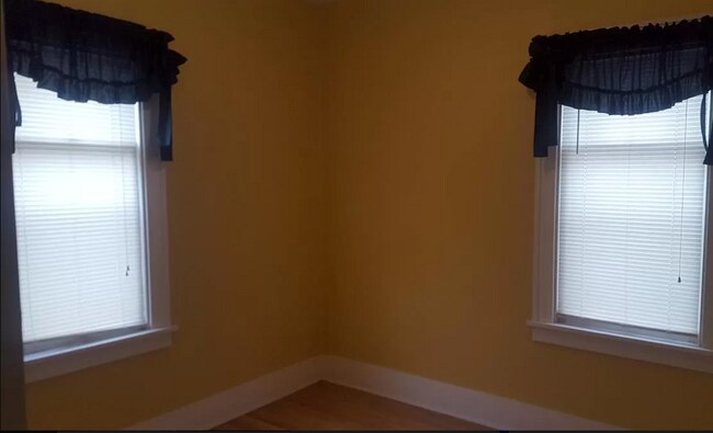 Building Photo - 814 11th Ave N