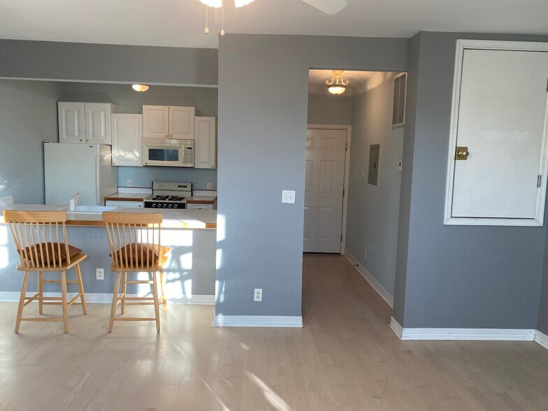 Building Photo - 19 S Broadway