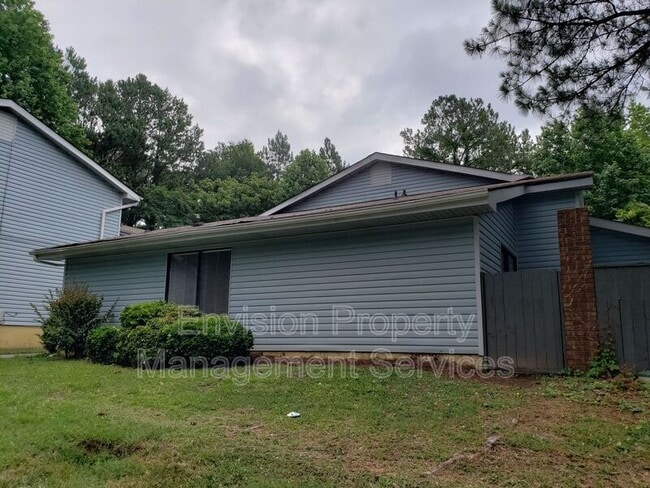 Building Photo - 8577 Pineview Ln