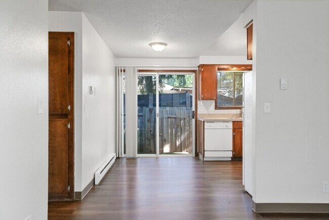 Interior Photo - 131-169 Salem Heights Ave SE