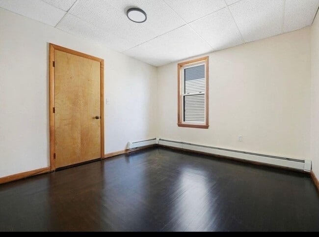 Building Photo - 628 S Almond St