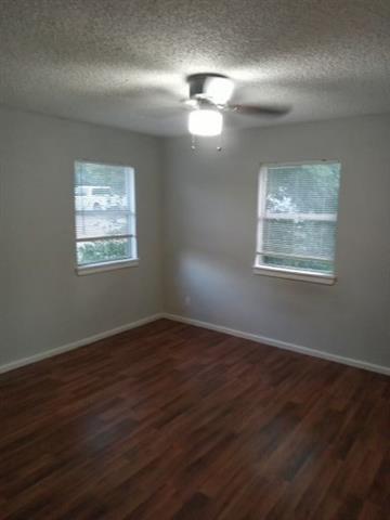 Building Photo - 308 S Pecan St