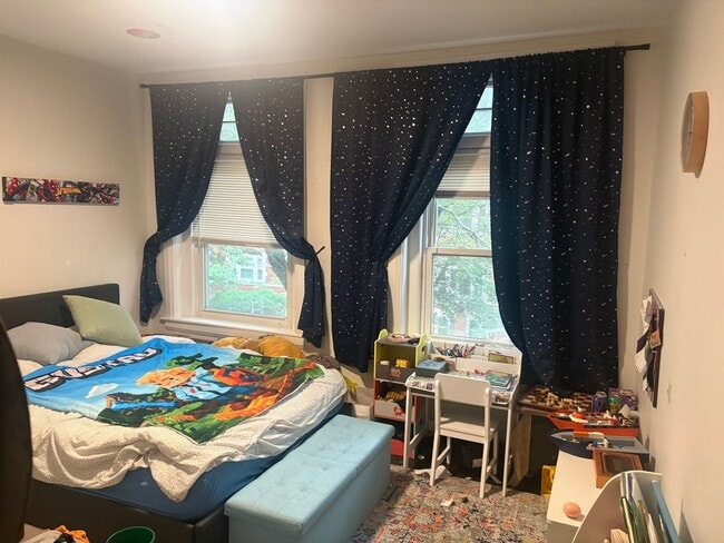 Building Photo - Amazing 3 bed 2 bath in Brookline!