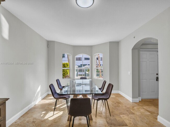 Building Photo - 2051 SE 3rd St