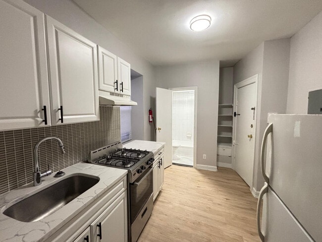 Building Photo - 303 58th St