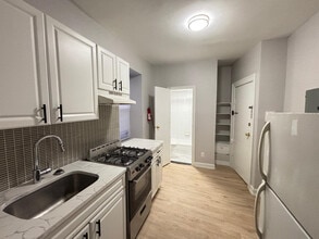 Building Photo - 303 58th St