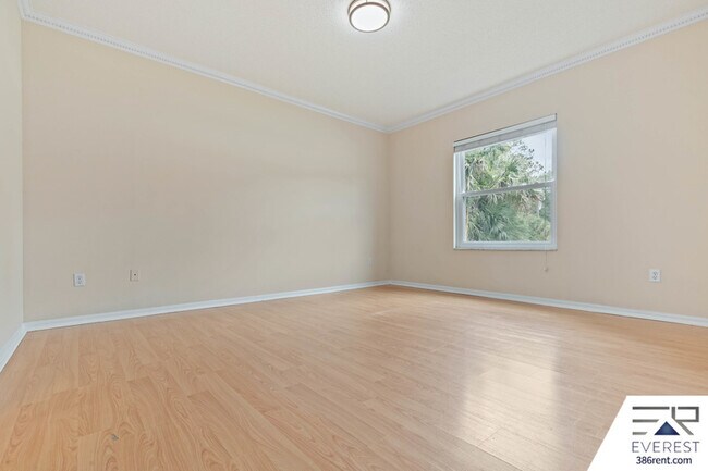 Building Photo - 16 Pinelynn Dr