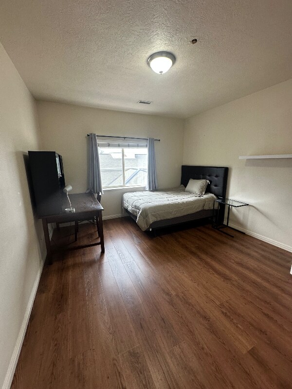 Building Photo - 1931 N Canyon Rd