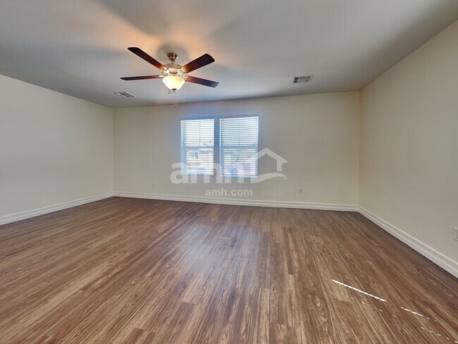 Building Photo - 5843 Petronius St