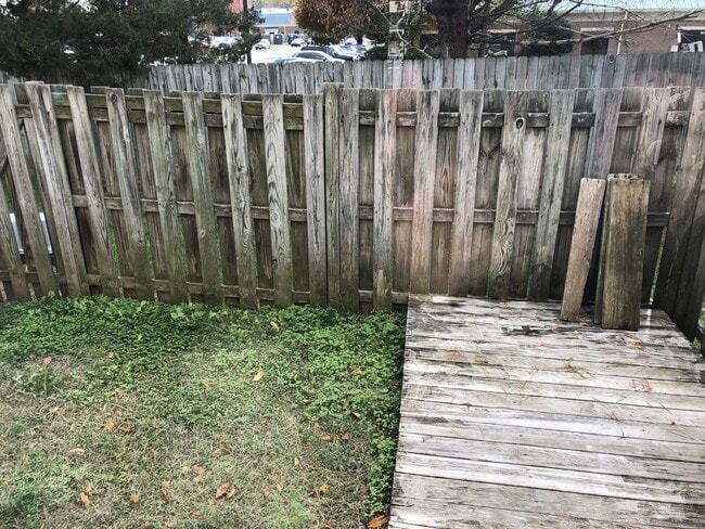 Building Photo - Stafford End Unit Townhouse