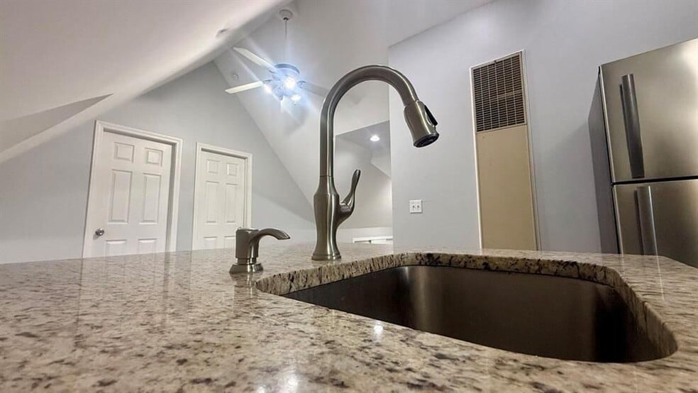 Building Photo - 209 Cottage St.