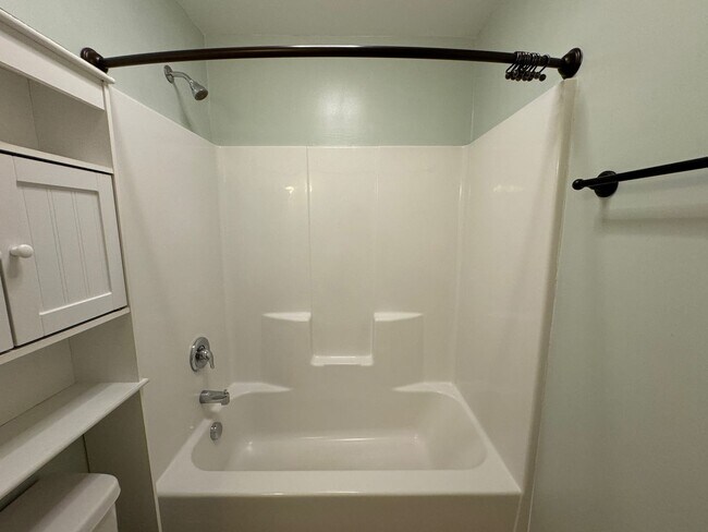 Building Photo - Weaverville - Modern, Three Bedroom, Fenced Yard