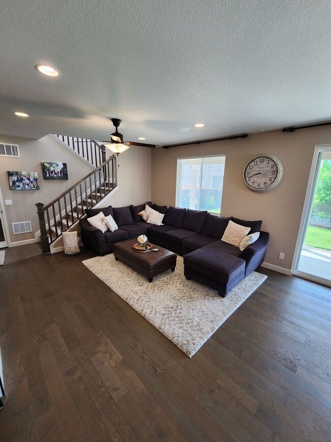 Building Photo - Stunning 4-Bed, 3-Bath Home with Modern Up...