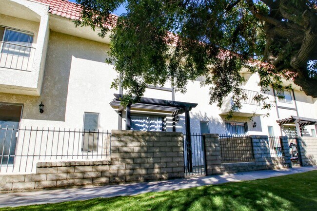 Building Photo - 40215 Harris Ln