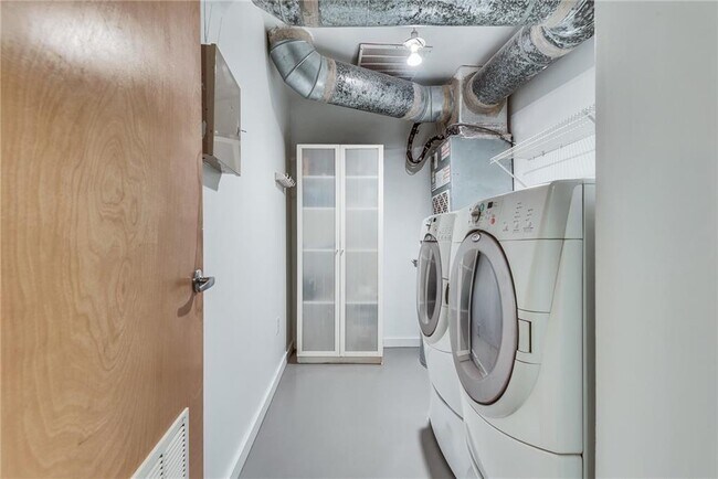 Building Photo - 400 Village Pkwy