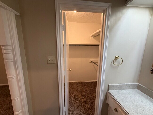 Building Photo - Townhome Located In Shadow Hills Near Take-Out, Walmart & Minutes from W. Loop 289 Access!