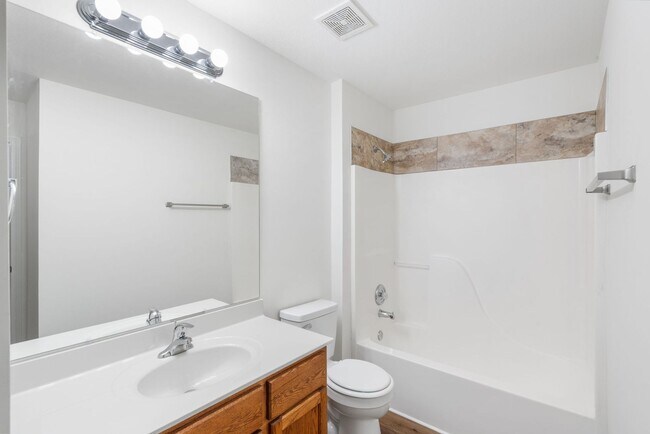 Building Photo - 1713-1715-1715 Louise Cir
