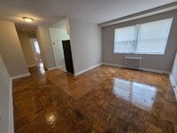 Building Photo - 136 Kenilworth Avenue Northeast