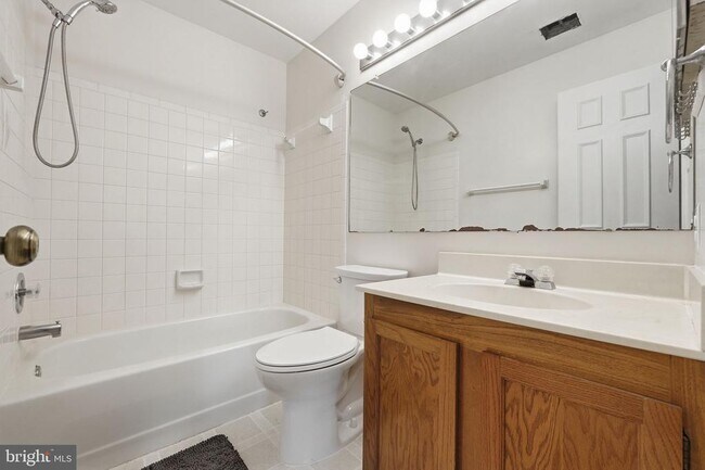 Building Photo - 6204 Redins Dr
