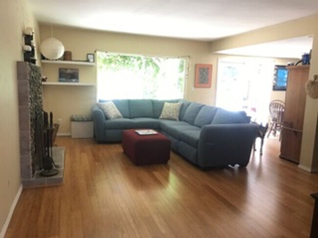 Building Photo - Cozy home blocks from the beach in Leucadia in a quiet cul-de-sac
