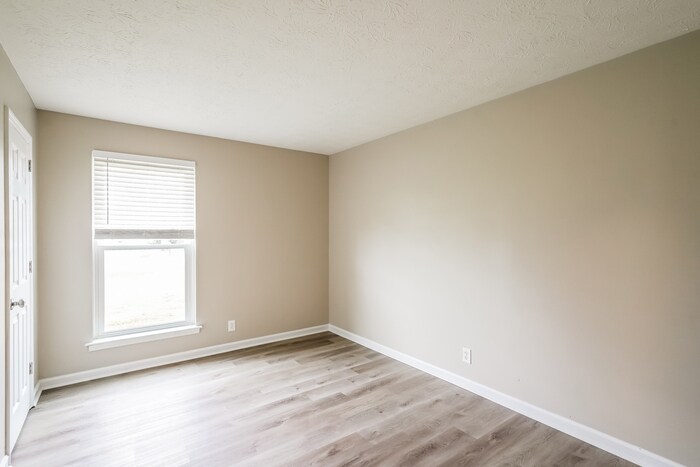 Building Photo - 105 Bordeaux Ct