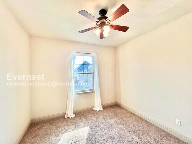 Building Photo - 4417 Villa Dr
