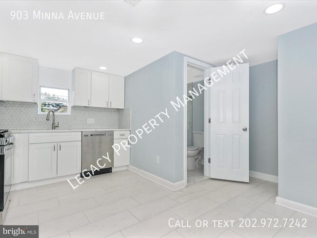 Building Photo - 903 Minna Ave