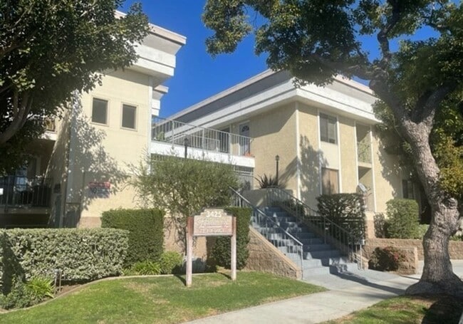 Primary Photo - Updated 2nd Floor Corner Unit -3425 E. 15t...