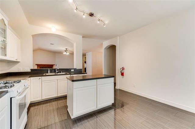 Building Photo - 2903 Holly Ln