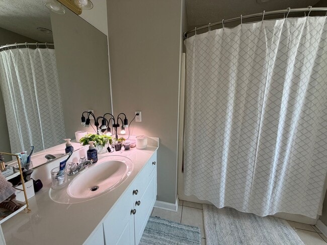 Building Photo - Donahue Crossing Golf View #2812