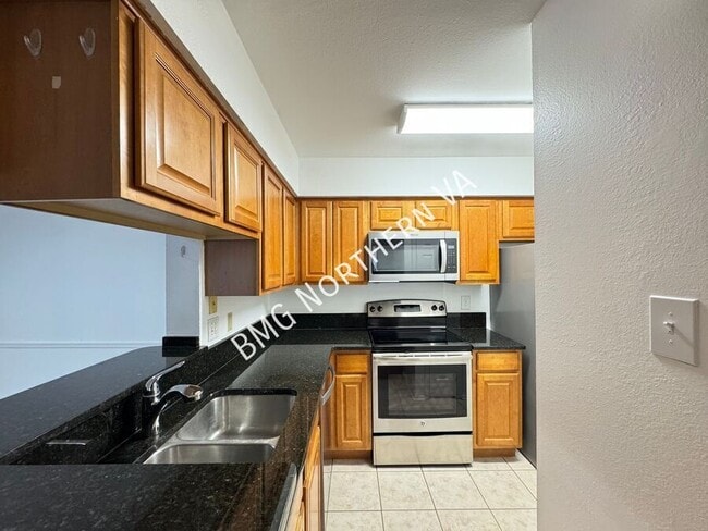 Building Photo - 3305 Wyndham Cir