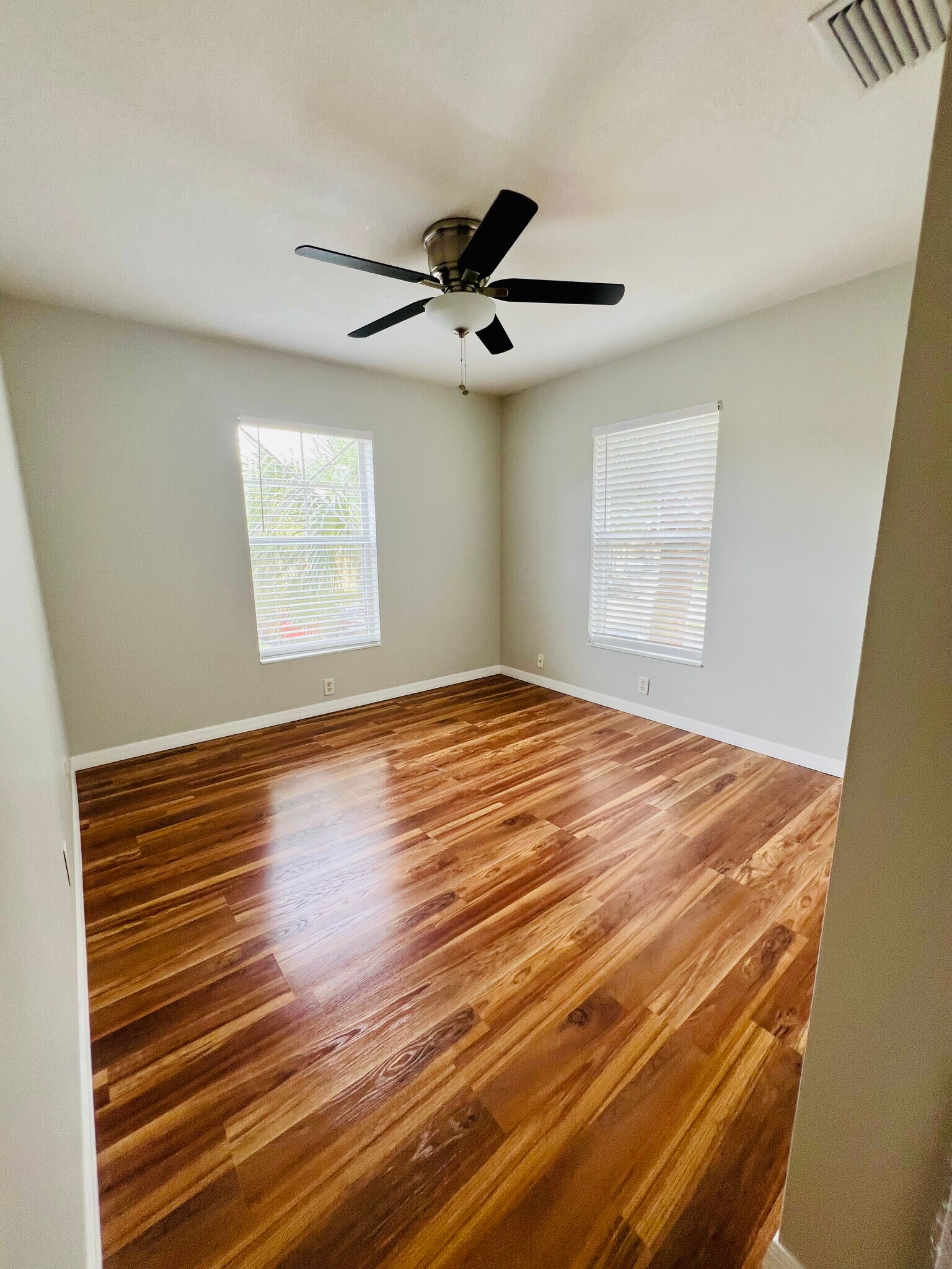 Building Photo - 3857 Island Way