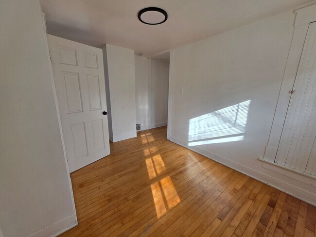 Building Photo - 1715 Marshall St