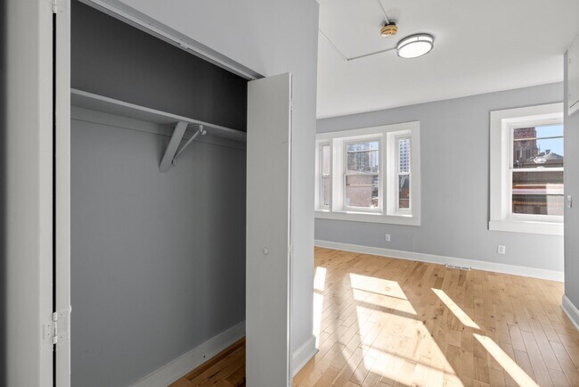 Building Photo - 112 W Mulberry St