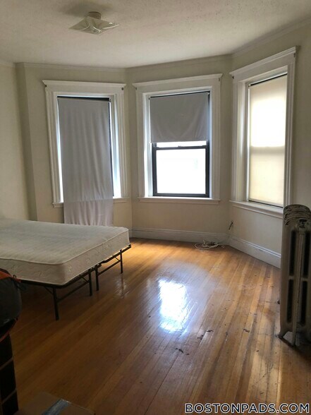 Building Photo - 17-19-19 Washington St S