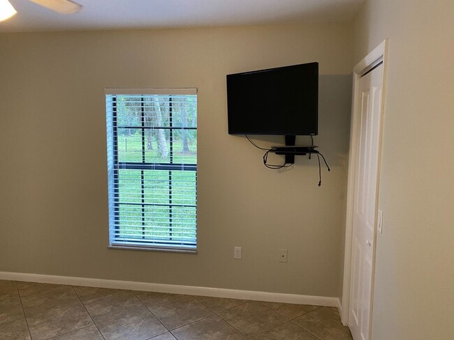 Building Photo - 242 Snyder Dr