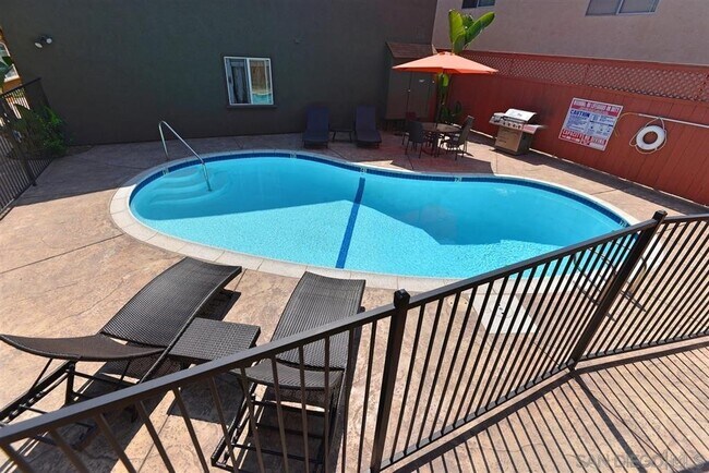 Building Photo - Beautiful upscale top floor 1 bedroom & 1 bath open concept condo - bright end unit with one rese...