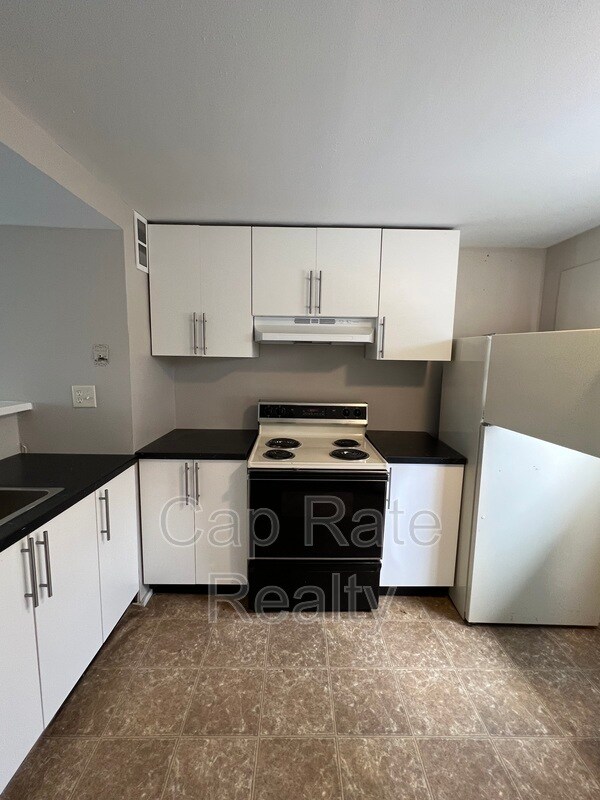 Building Photo - 3632 Cushing Dr