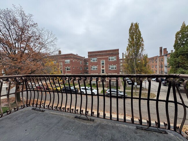 Building Photo - 2773 Hampshire-Unit 8