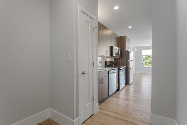 Building Photo - 1531 W Howard St