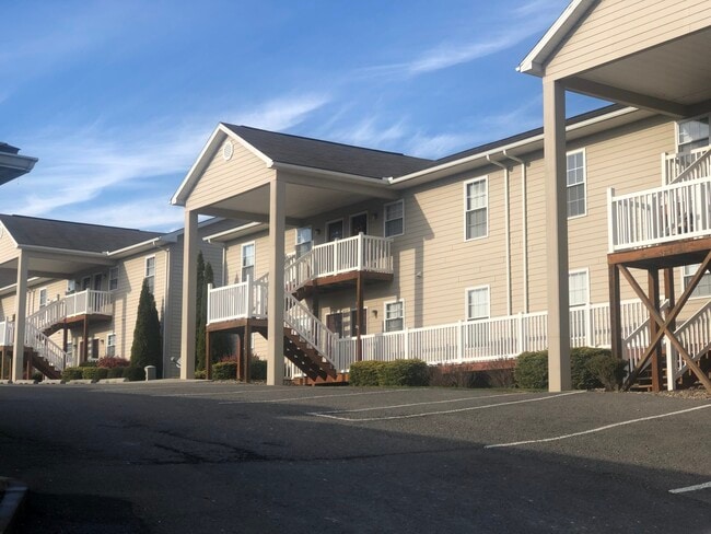 Crosswinds Exterior - Crosswinds Apartments