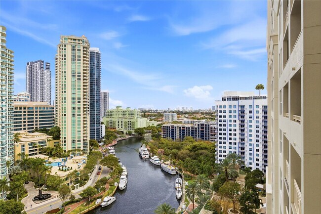 Building Photo - 511 SE 5 Ave